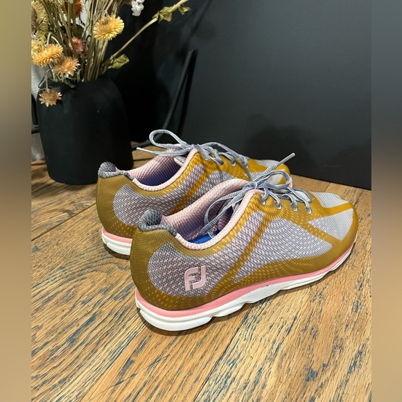 🏌️ FootJoy Golf Shoes — Women’s Size 9 | Lightweight & Sporty - Picture 6 of 7